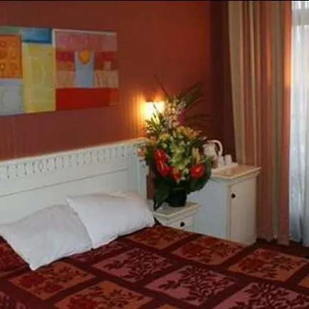 Отель Royal Aboukir Paris 3*